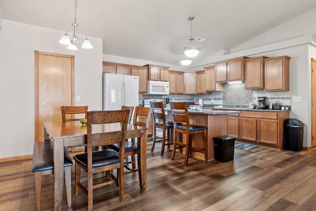 Willa Convenient Townhouse - Near Airport Rapid City Zewnętrze zdjęcie